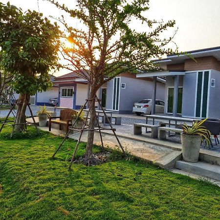 Araya Cottage Утхайтхани Экстерьер фото