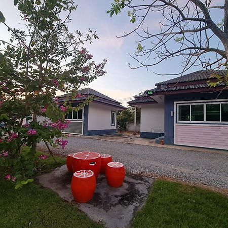Araya Cottage Утхайтхани Экстерьер фото