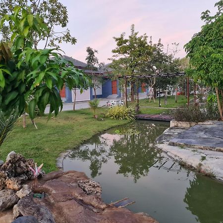Araya Cottage Утхайтхани Экстерьер фото