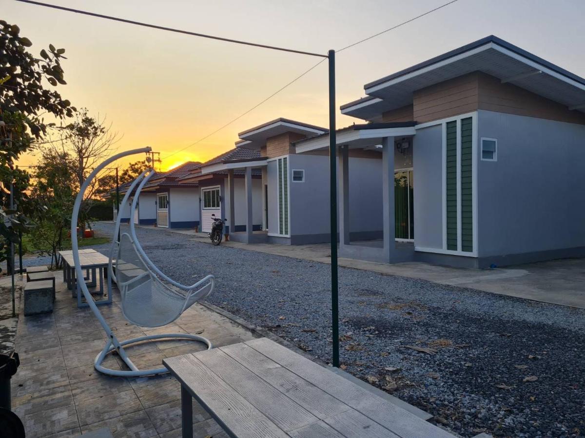 Araya Cottage Утхайтхани Экстерьер фото