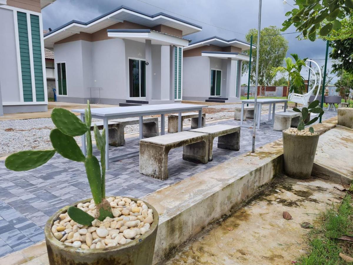 Araya Cottage Утхайтхани Экстерьер фото
