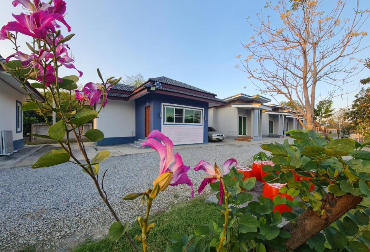 Araya Cottage Утхайтхани Экстерьер фото