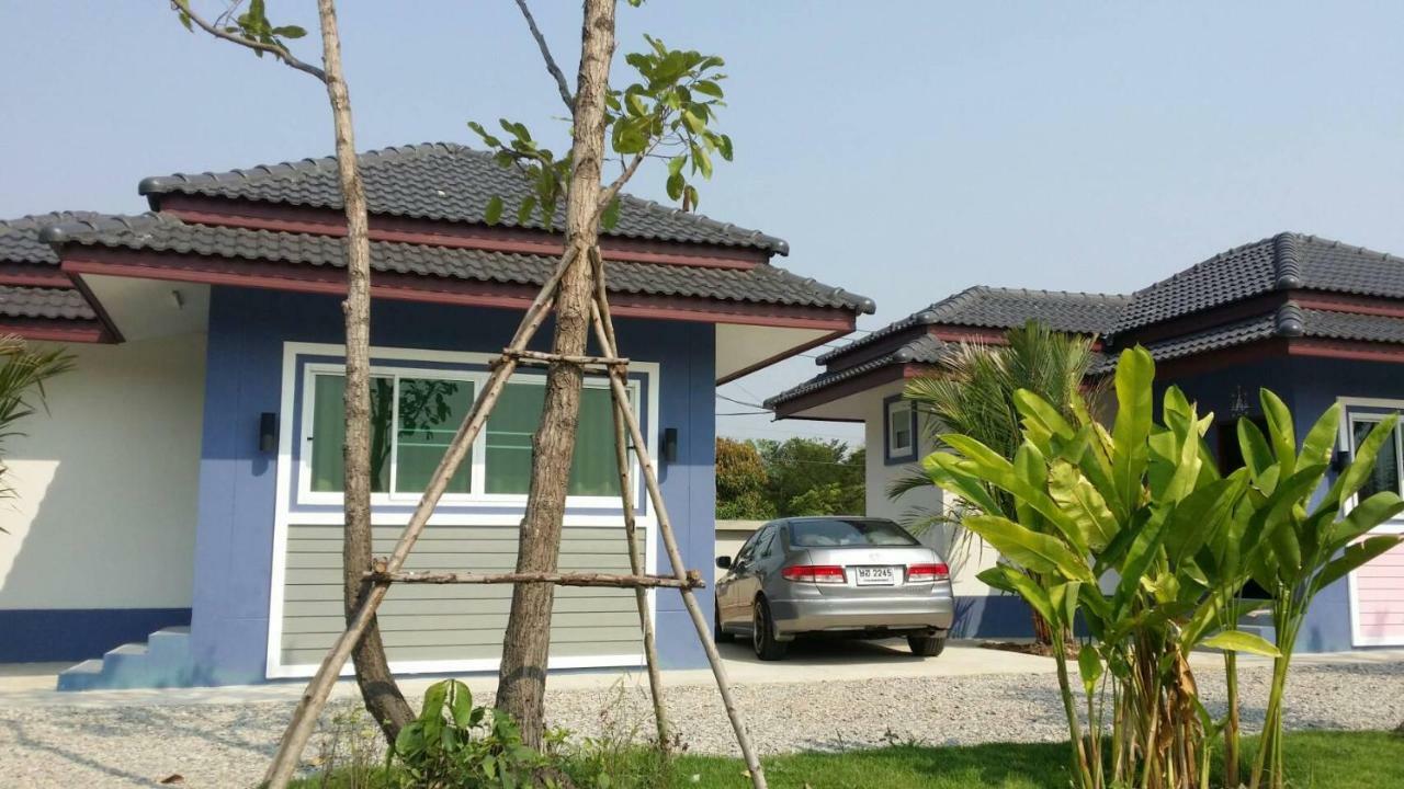 Araya Cottage Утхайтхани Экстерьер фото